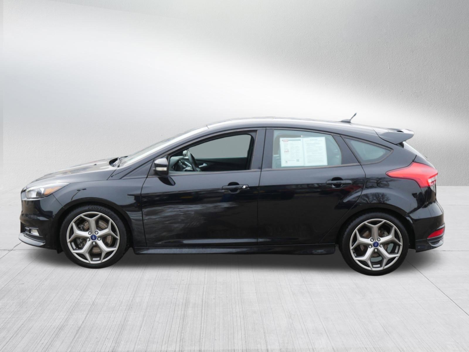 Used 2018 Ford Focus ST w/ Equipment Group 401A image 4