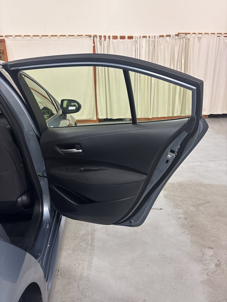 Used 2020 Toyota Corolla LE FWD image 29