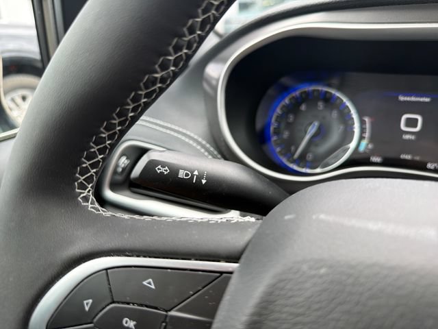 Used 2026 Chrysler Pacifica Select FWD image 28