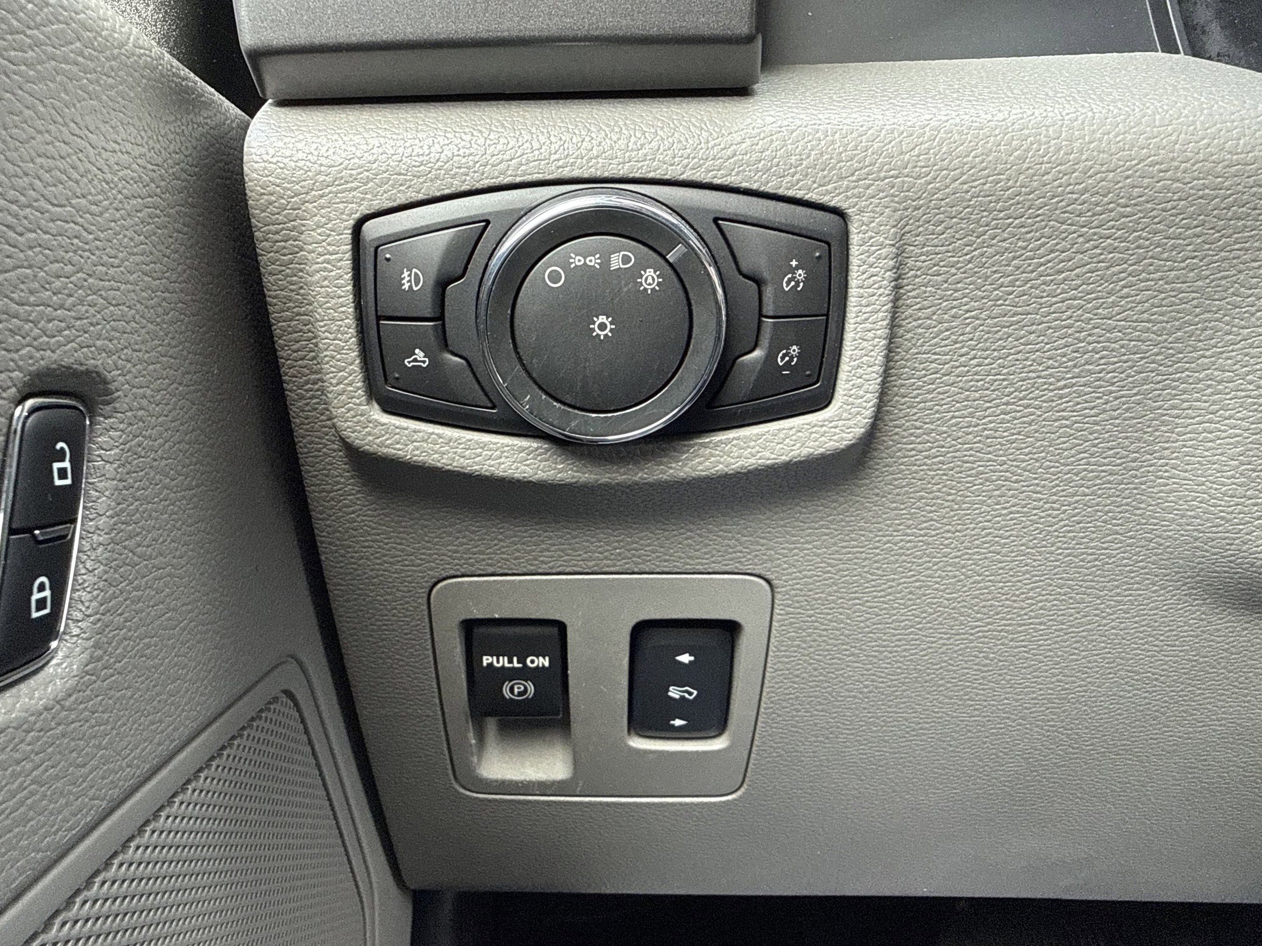 Used 2015 Ford F150 XLT w/ Equipment Group 301A Mid RWD image 22