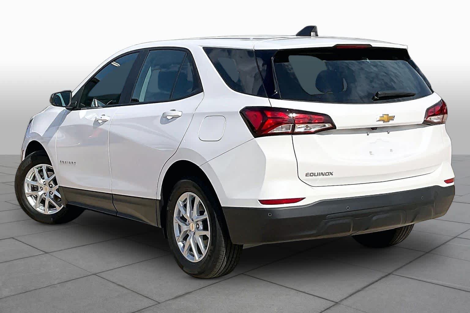 Used 2024 Chevrolet Equinox LS w/ Driver Confidence II Package FWD image 11