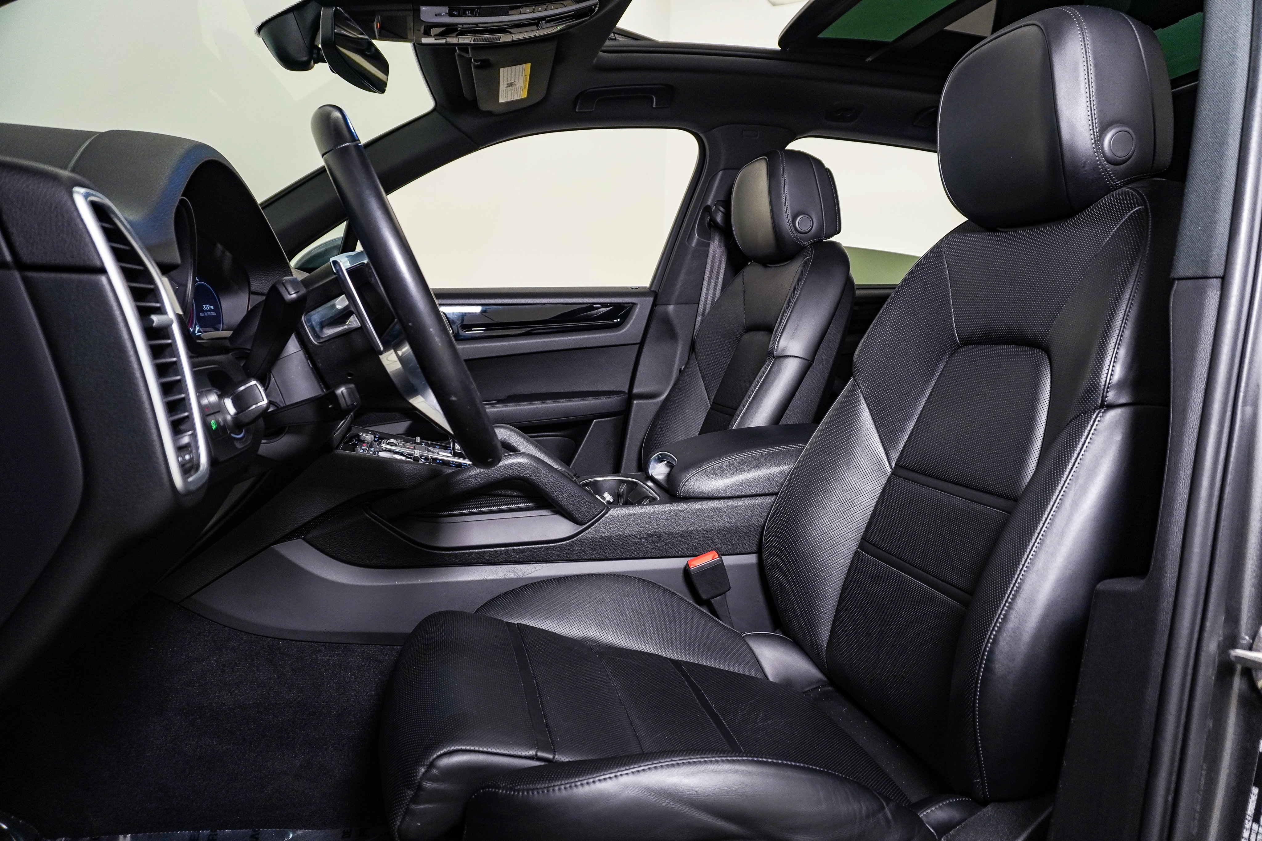 Certified 2023 Porsche Cayenne S AWD/4WD image 5