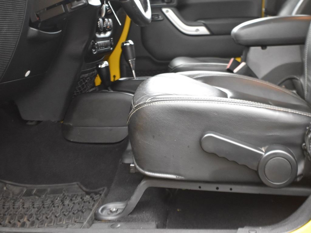 Used 2015 Jeep Wrangler Unlimited Sahara w/ Connectivity Group image 12