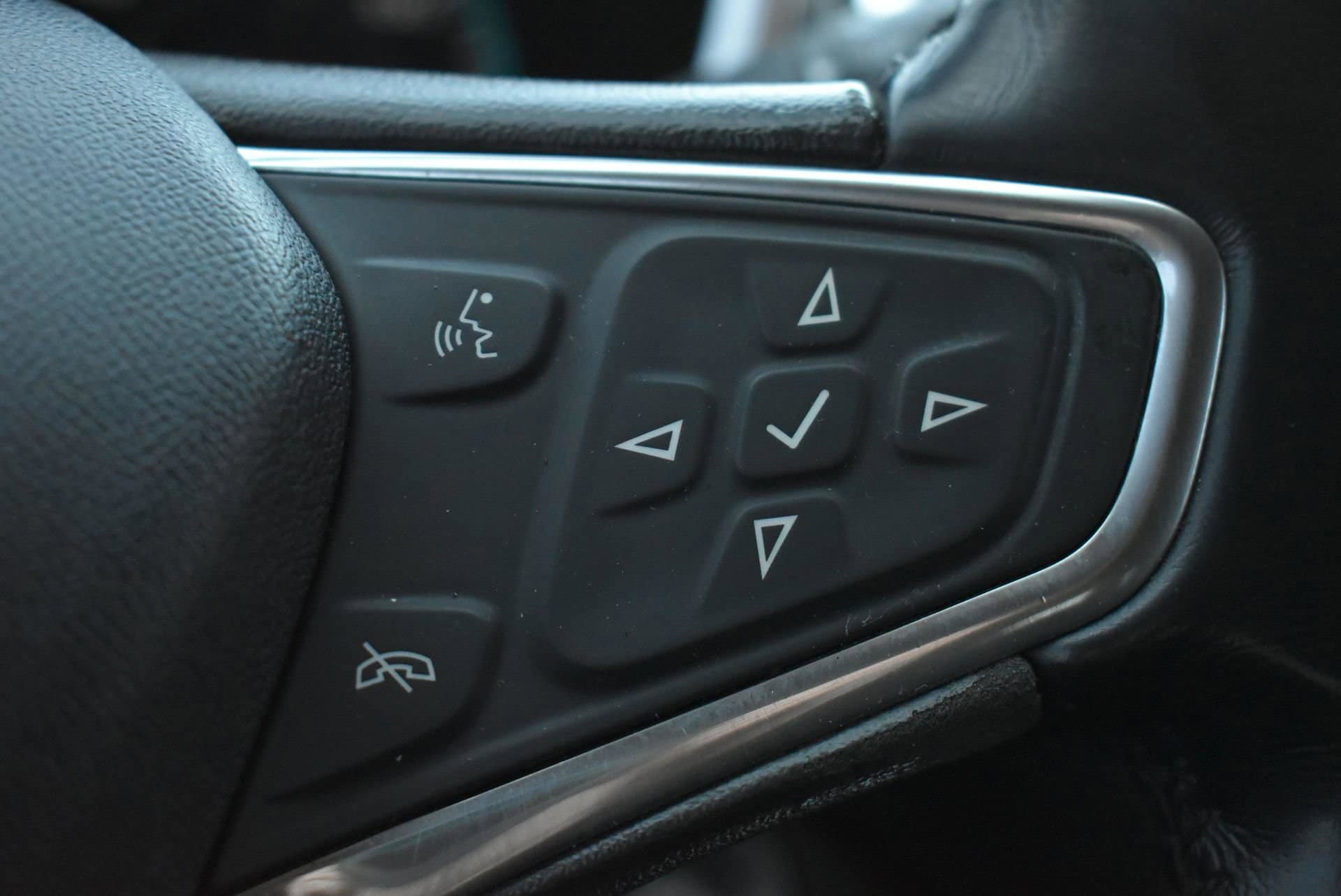 Used 2018 Chevrolet Equinox LT FWD image 22