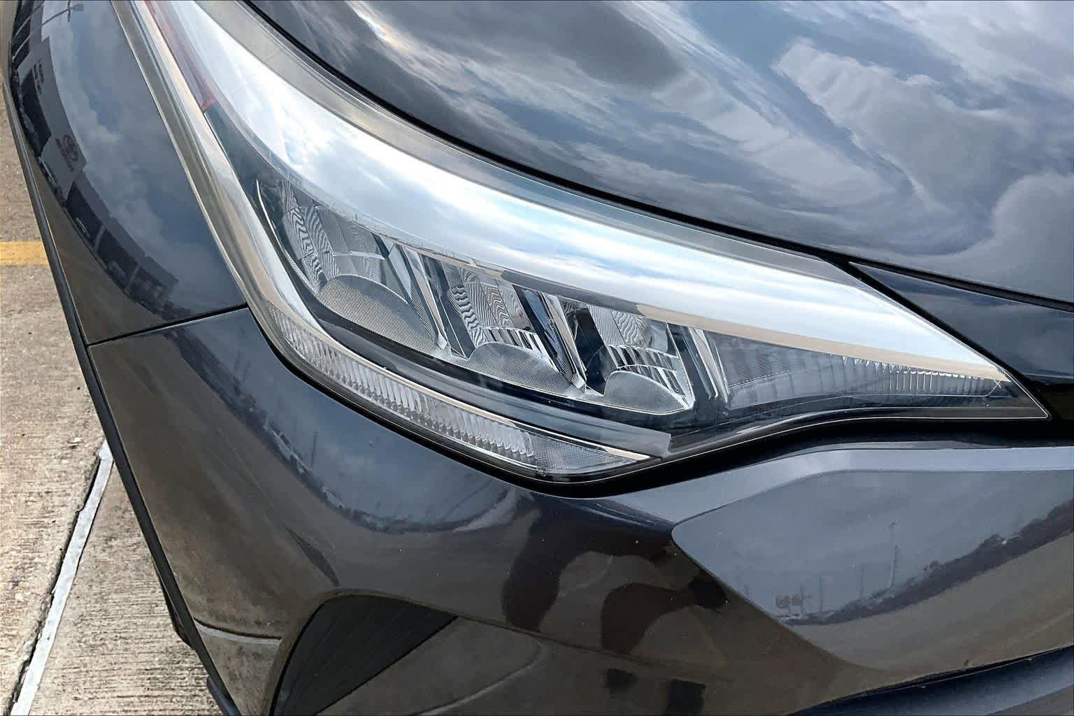Used 2021 Toyota C-HR XLE FWD image 27