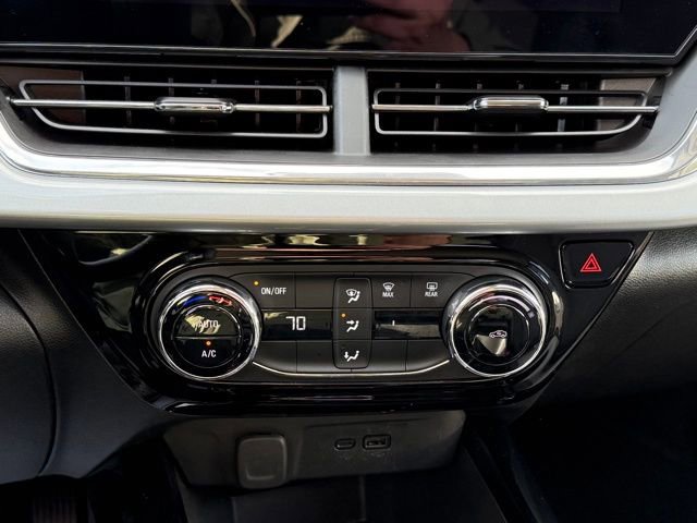 Used 2025 Chevrolet Trax LT FWD image 20