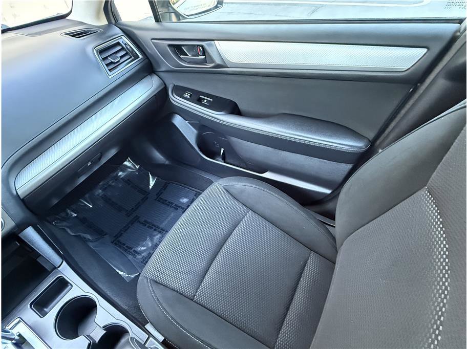 Used 2017 Subaru Outback 2.5i image 8
