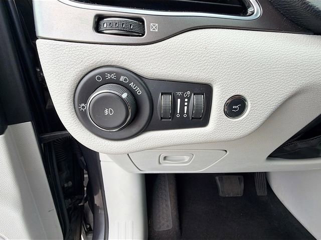 Used 2020 Jeep Cherokee Limited image 32