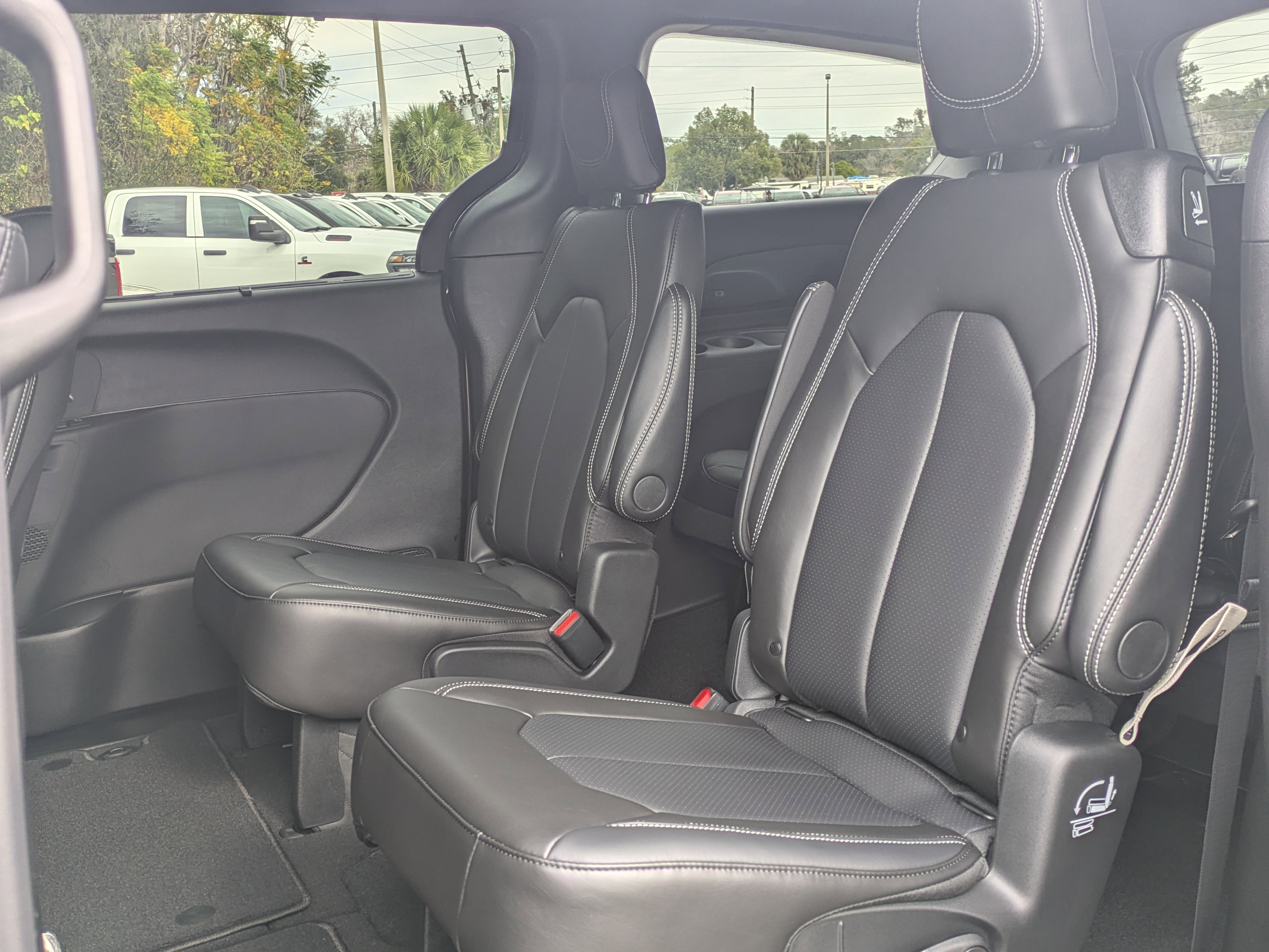 New 2026 Chrysler Pacifica Select image 14