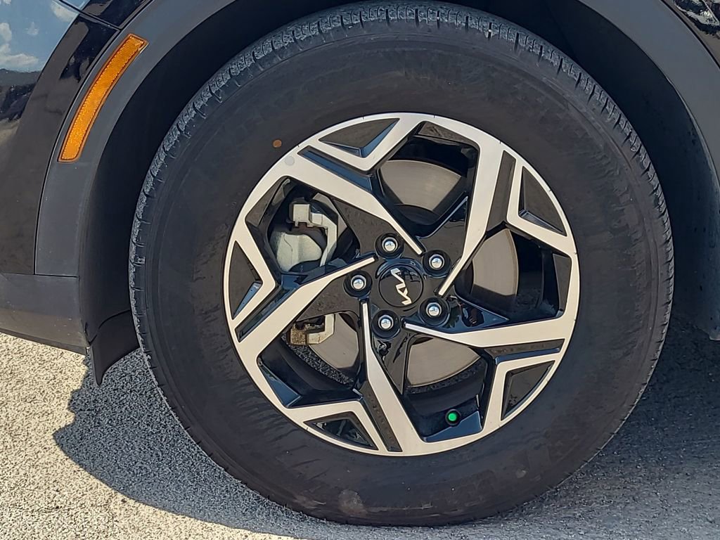 Used 2025 Kia Sportage LX FWD image 34