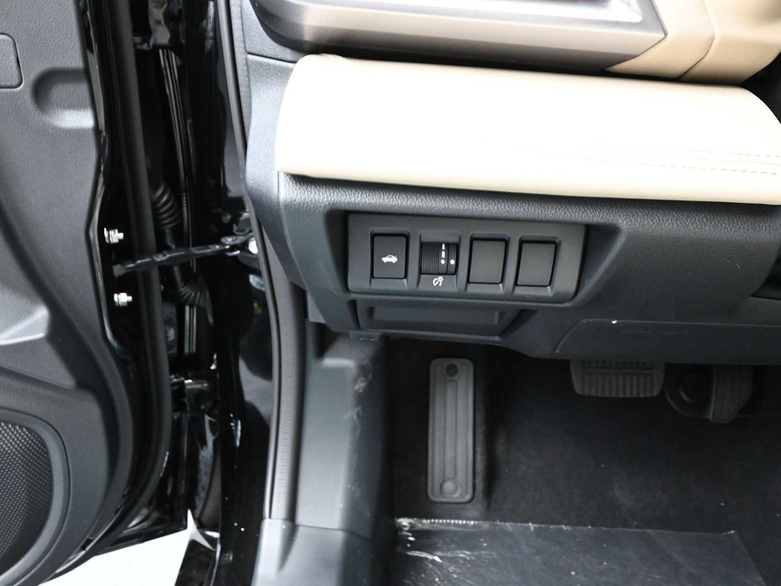 Used 2025 Subaru Legacy Limited image 14