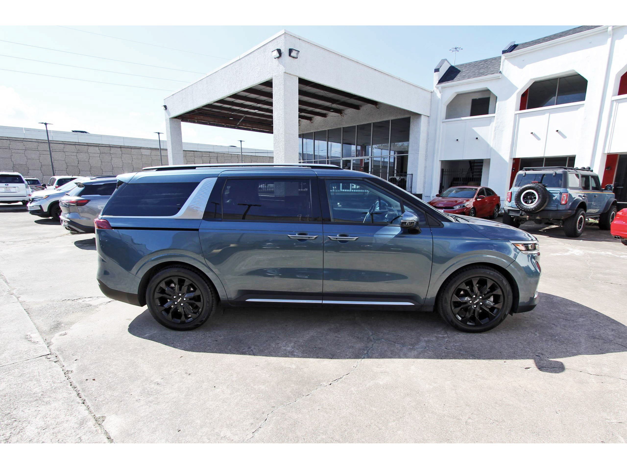 Certified 2024 Kia Carnival SX Prestige FWD image 8