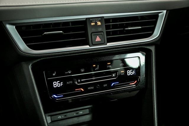 Certified 2025 Volkswagen Taos SE w/ Panoramic Sunroof Package AWD/4WD image 18