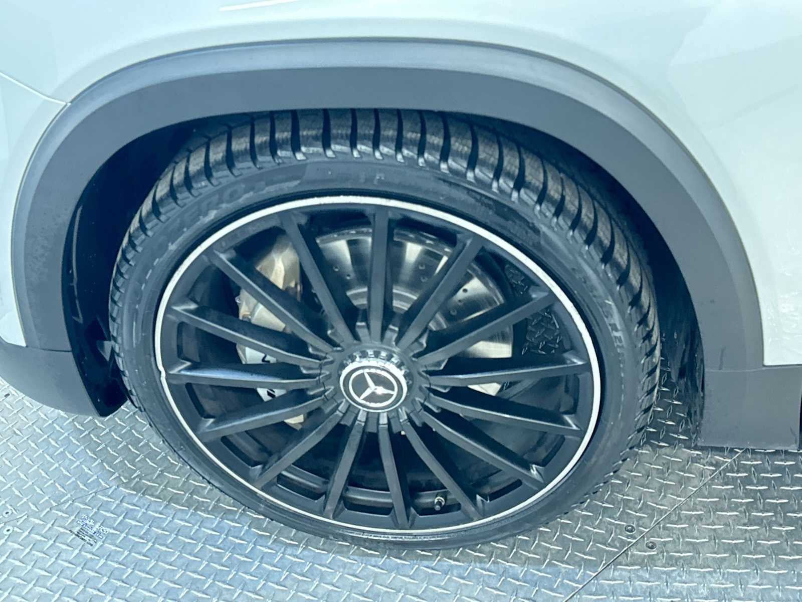 Used 2022 Mercedes-Benz GLB 35 AMG 4MATIC image 2