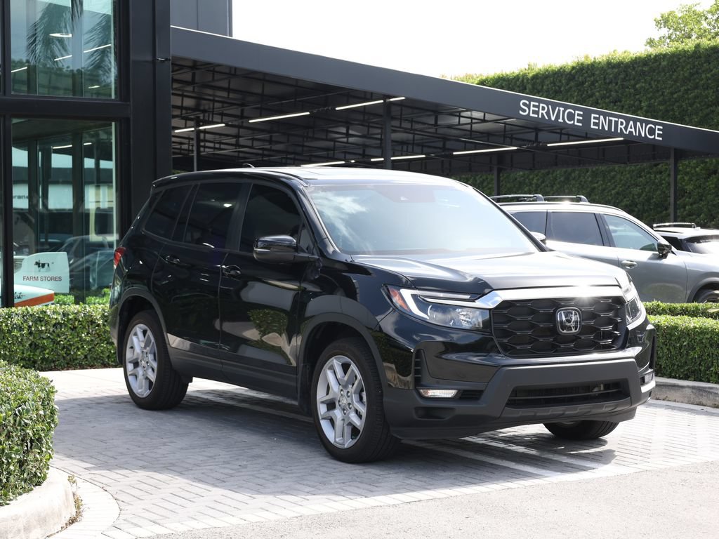 Used 2025 Honda Passport EX-L image 2