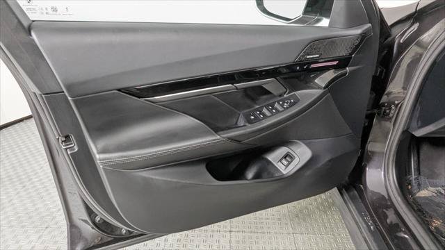 Used 2025 BMW 530i w/ Premium Package RWD image 13