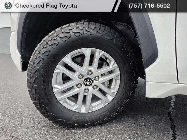 Used 2022 Toyota Tundra SR5 w/ SR5 Convenience Package AWD/4WD image 14