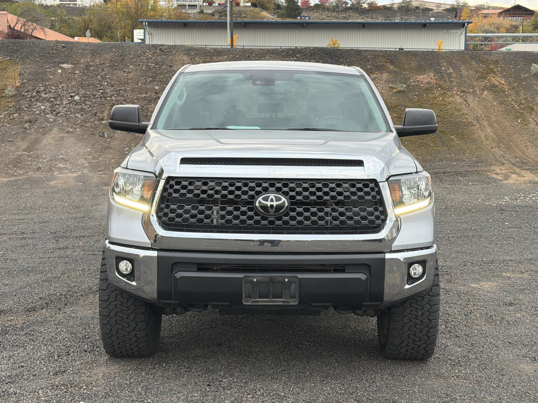 Used 2021 Toyota Tundra SR5 w/ SR5 Upgrade Package AWD/4WD image 2