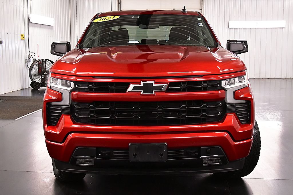 Used 2023 Chevrolet Silverado 1500 RST w/ Z71 Off-Road Package AWD/4WD image 2