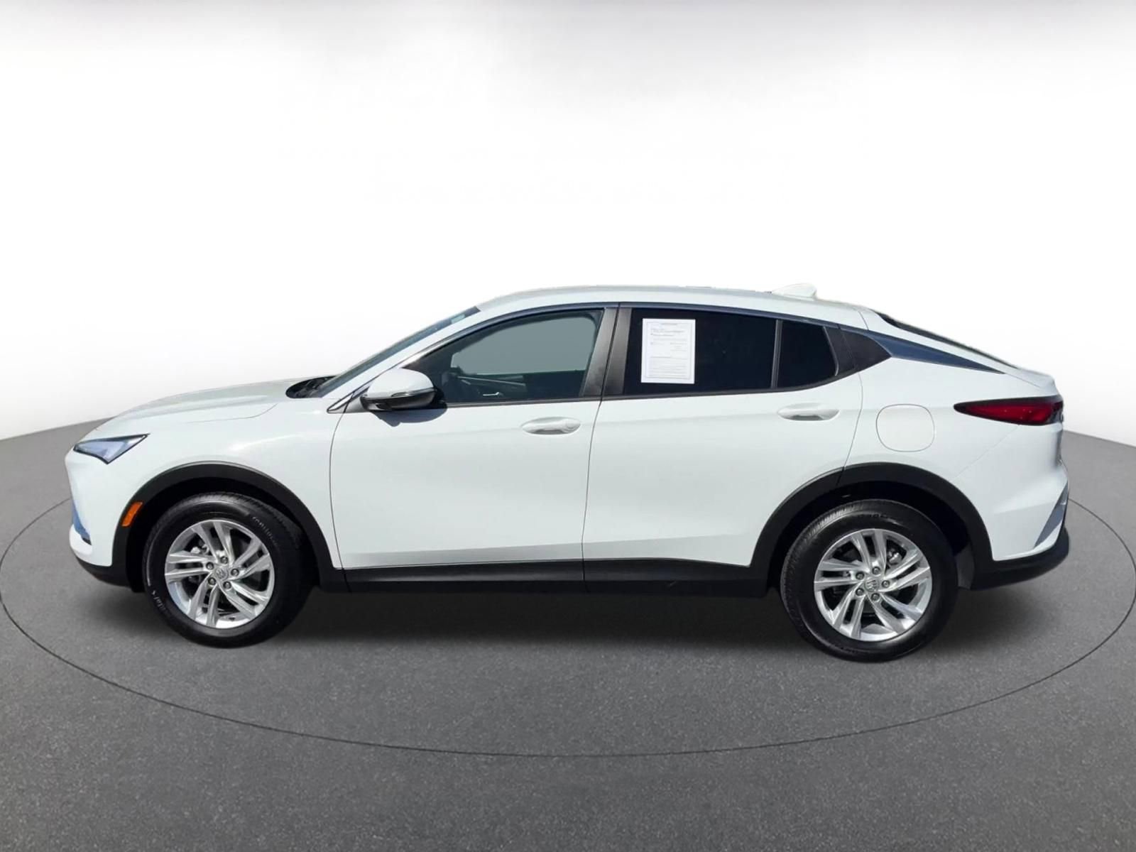 Used 2025 Buick Envista Preferred image 9