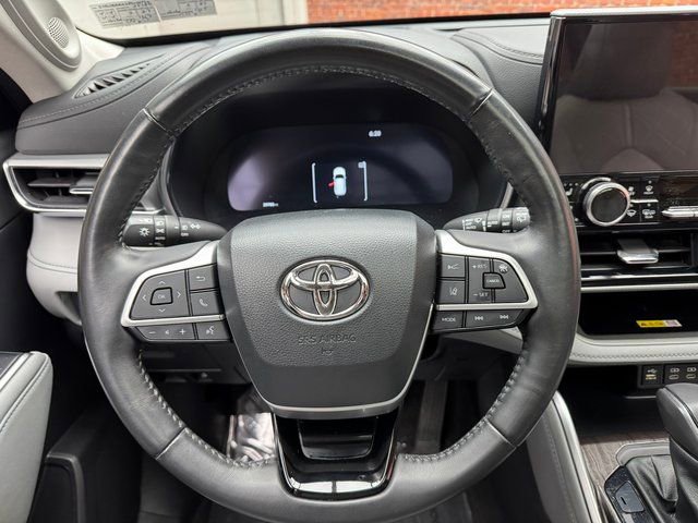 Used 2023 Toyota Highlander Platinum image 9
