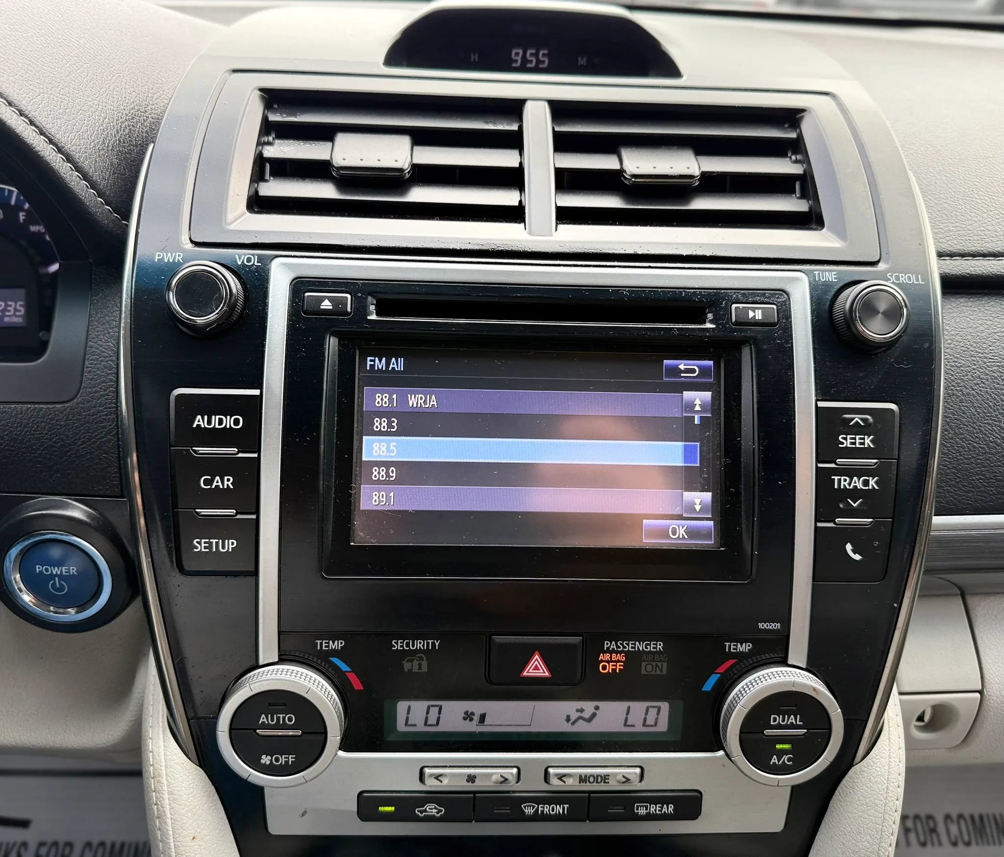 Used 2014 Toyota Camry LE FWD image 16