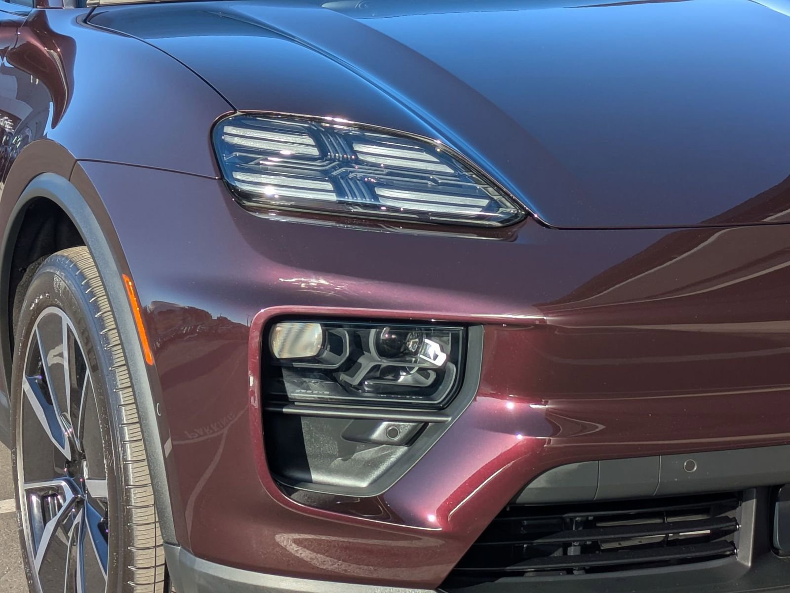 Certified 2025 Porsche Macan 4S Electric image 11