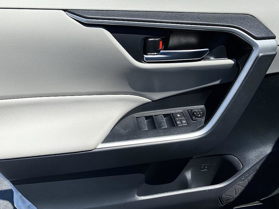 Certified 2024 Toyota RAV4 XLE AWD/4WD image 9