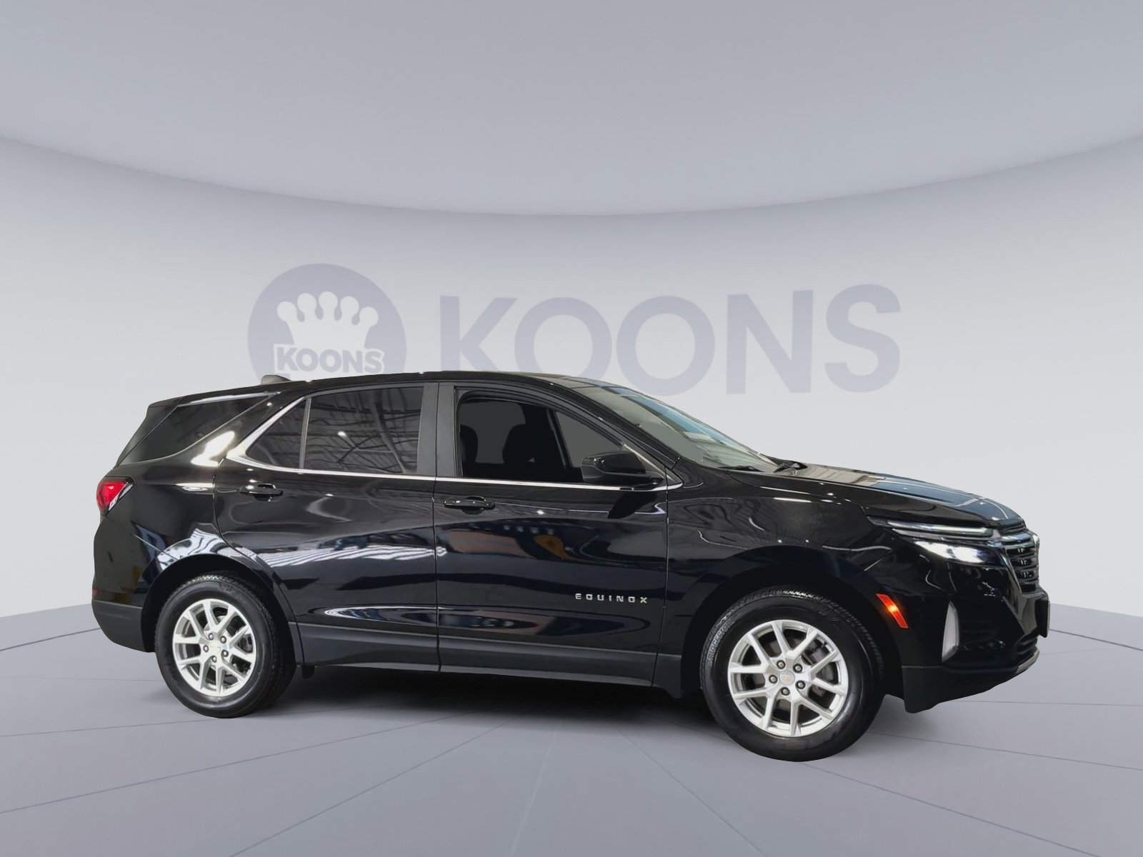 Used 2023 Chevrolet Equinox LT image 2