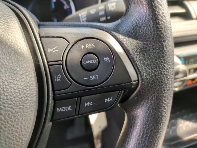Used 2025 Toyota RAV4 LE AWD/4WD image 17