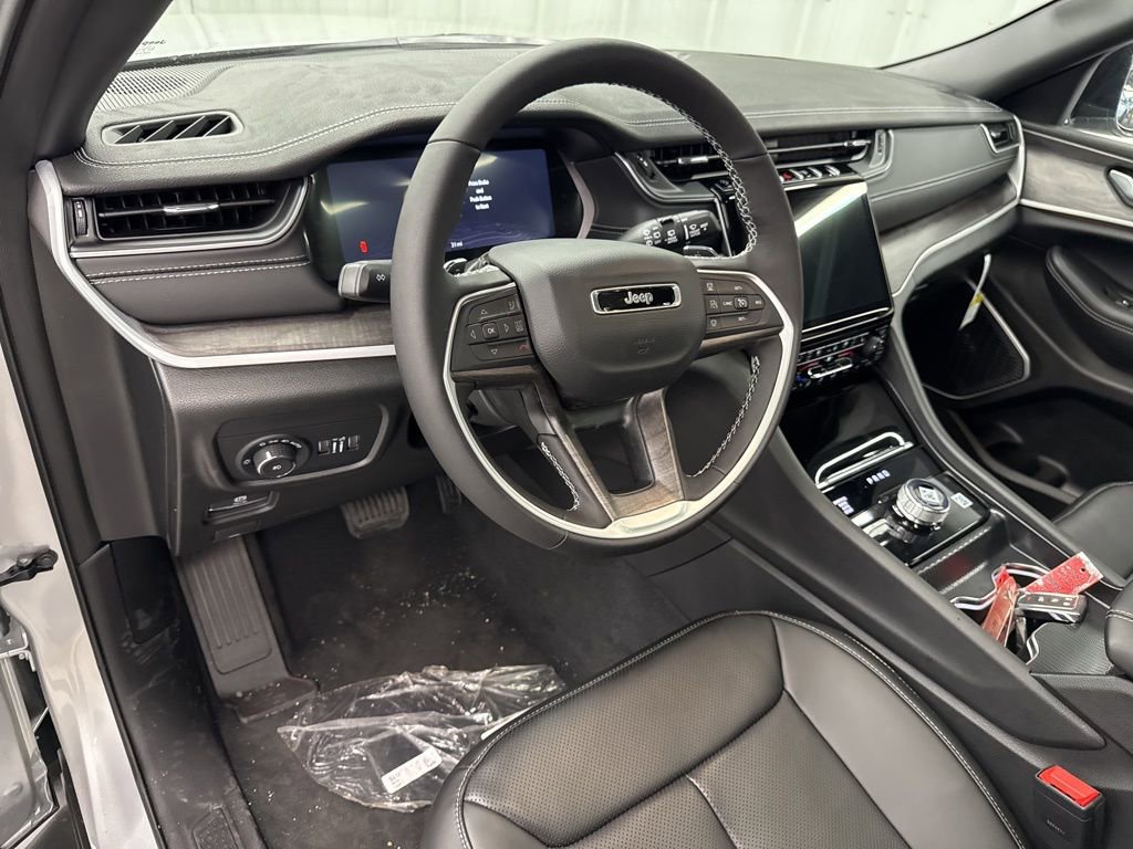 New 2025 Jeep Grand Cherokee L Limited w/ Luxury Tech Group II image 18