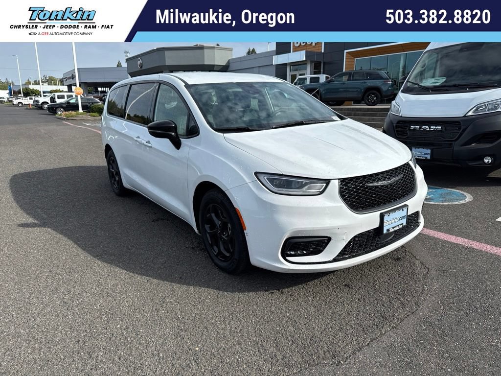 Used 2024 Chrysler Pacifica Limited FWD video 1
