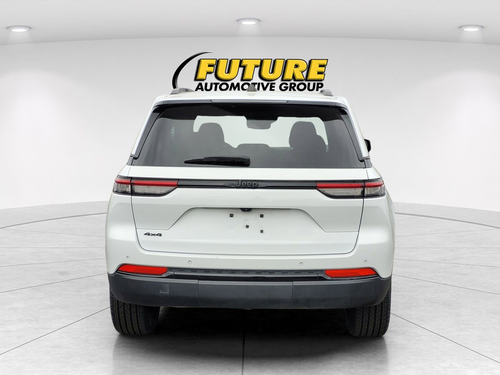 Used 2024 Jeep Grand Cherokee Altitude AWD/4WD image 4