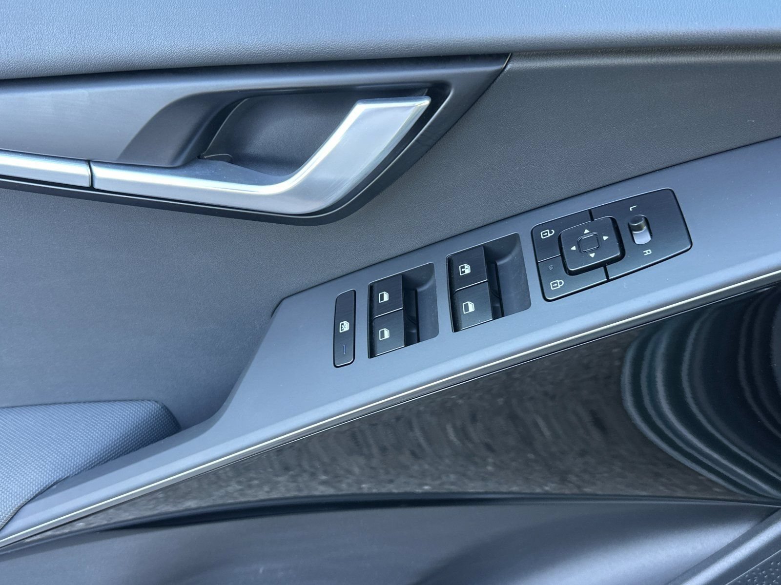Used 2023 Kia Niro Wind FWD image 11