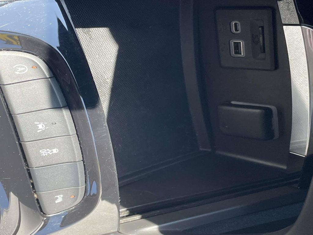 Used 2022 Buick Envision Essence w/ Technology Package I FWD image 24