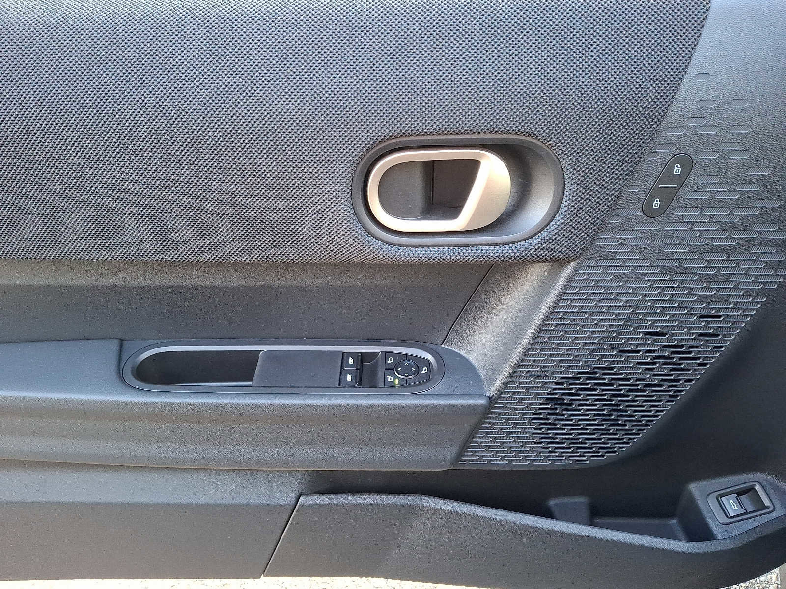 Used 2025 MINI Cooper 2-Door Hardtop image 13