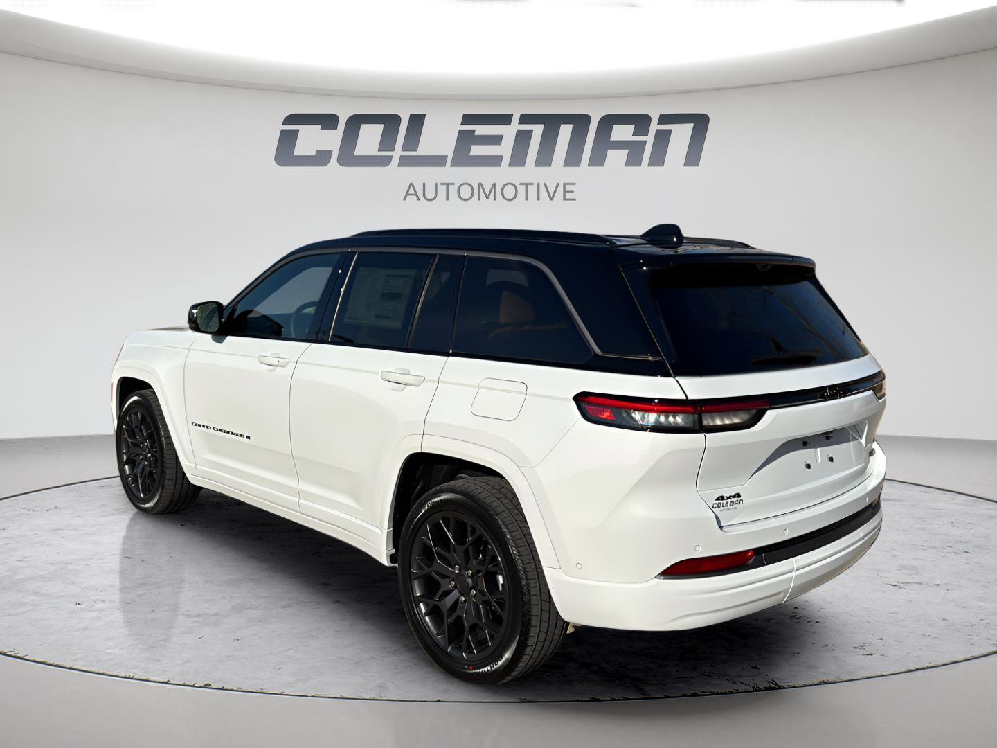 New 2026 Jeep Grand Cherokee Summit w/ Obsidian Package image 3