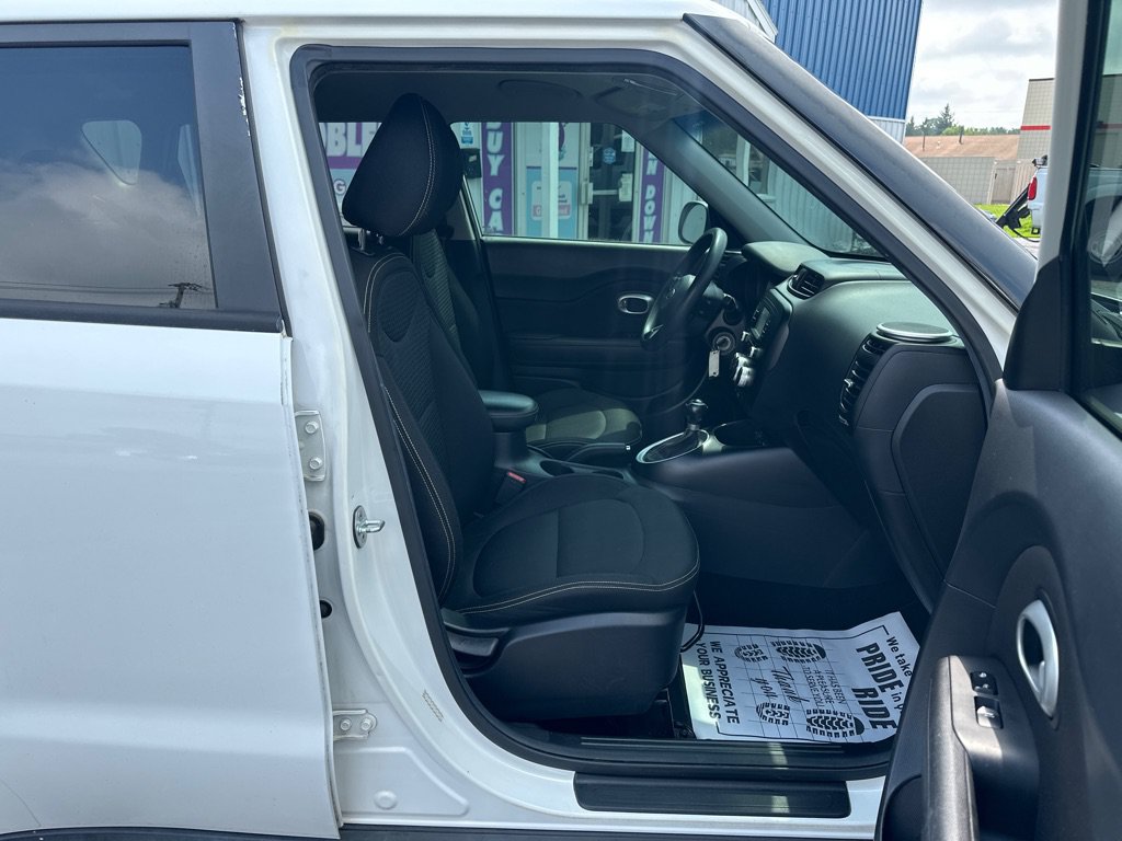 Used 2016 Kia Soul + FWD image 21
