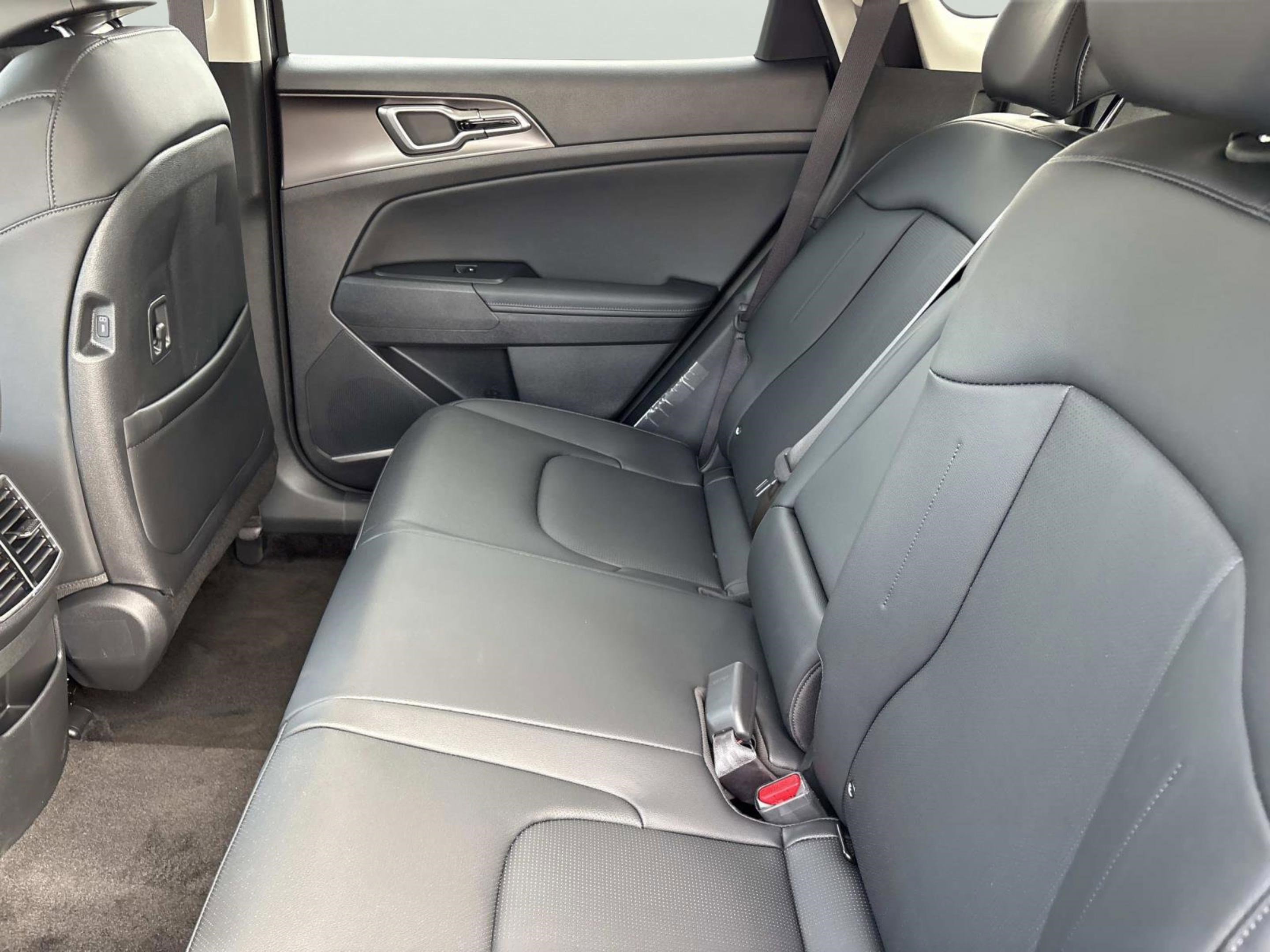 New 2026 Kia Sportage EX image 18