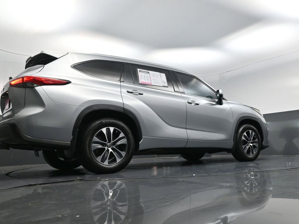 Used 2021 Toyota Highlander XLE image 23