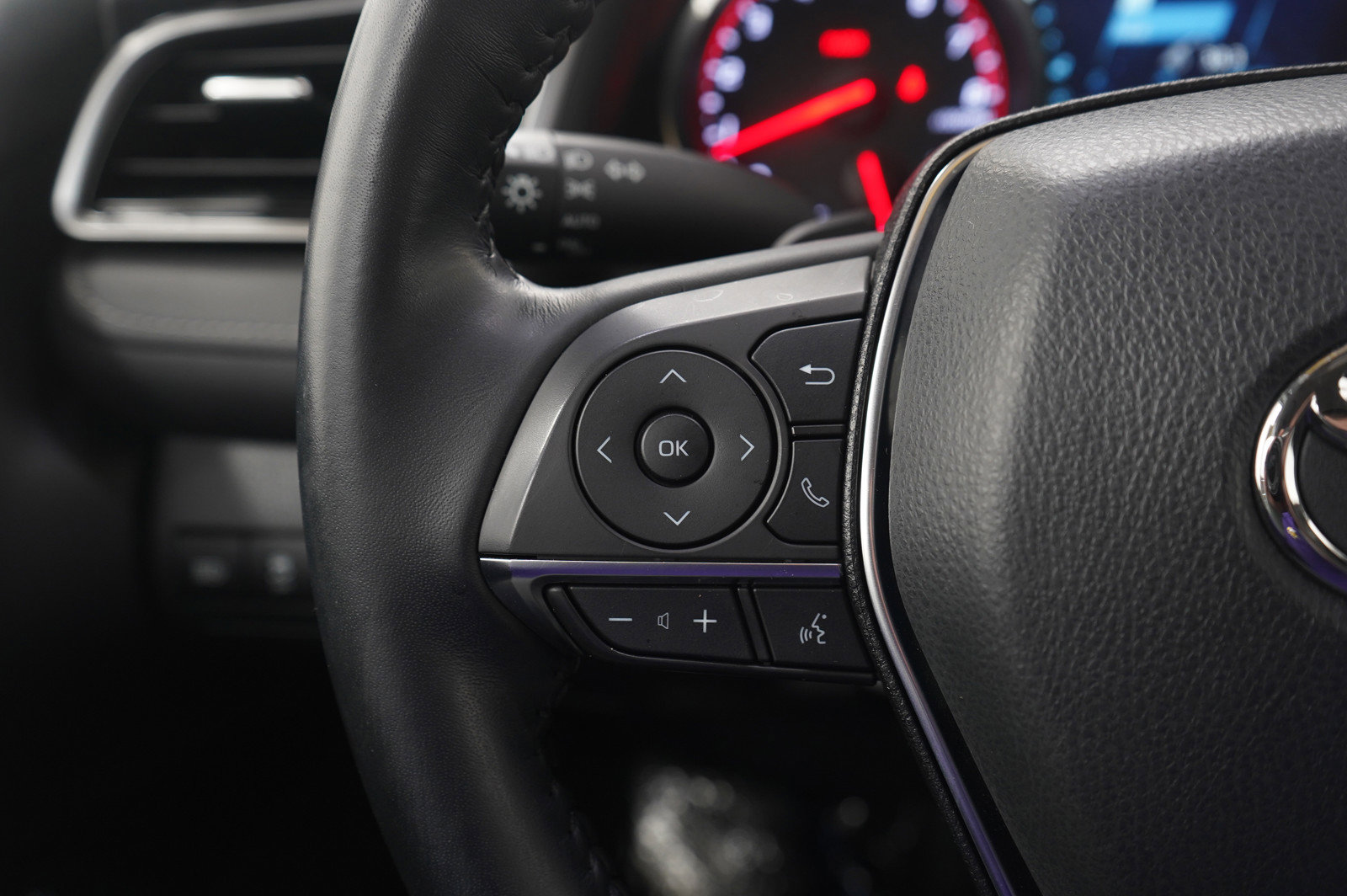 Used 2020 Toyota Camry XSE image 24