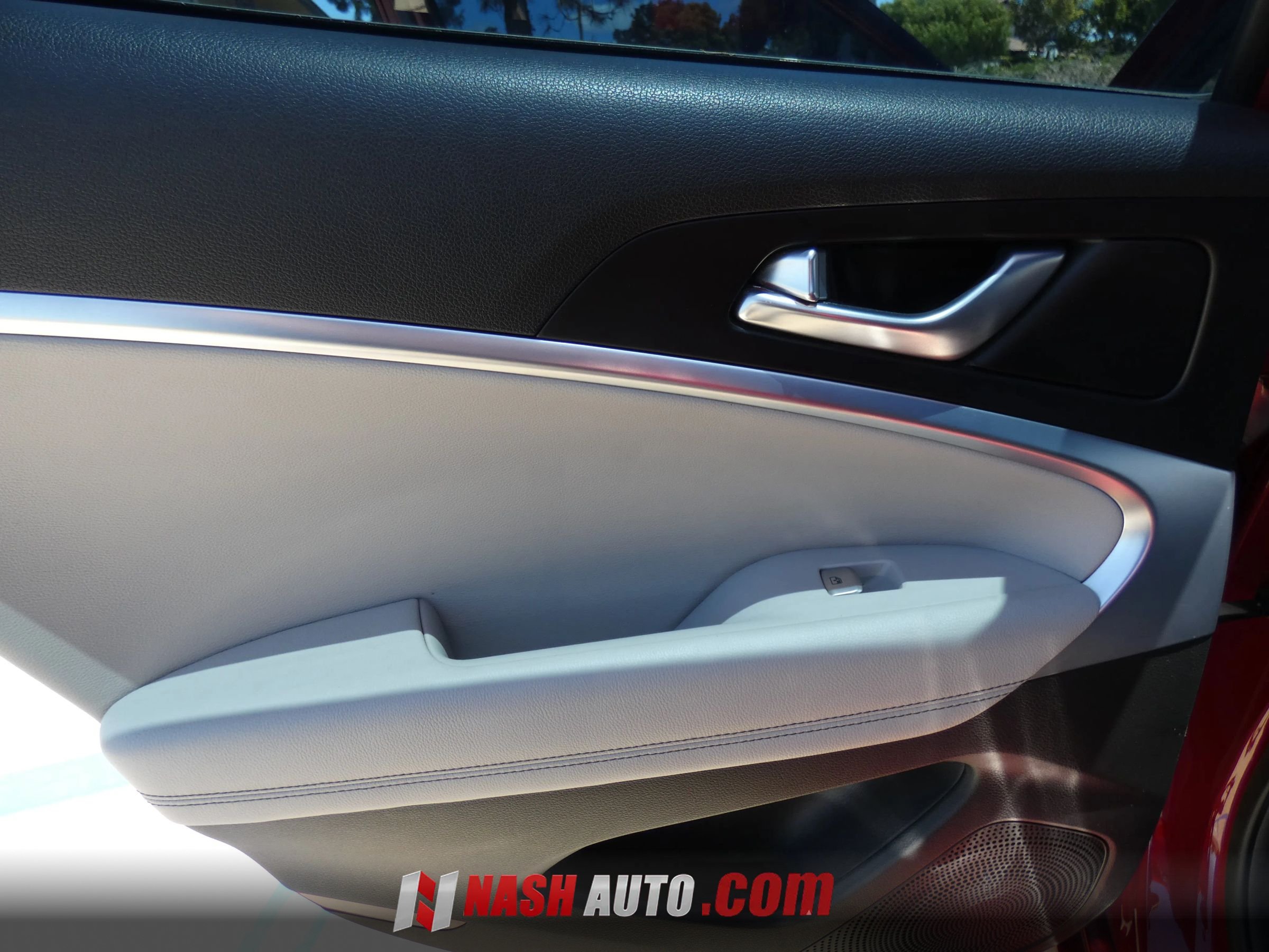 Used 2022 Genesis G70 2.0T RWD image 39