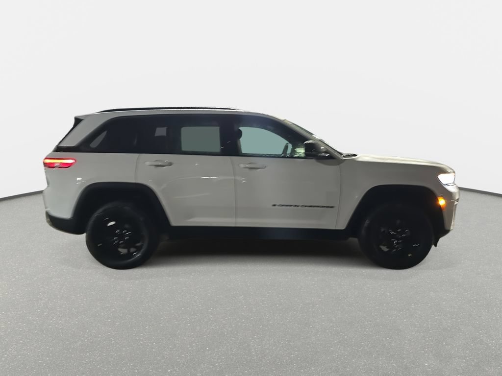 New 2026 Jeep Grand Cherokee Altitude RWD image 4