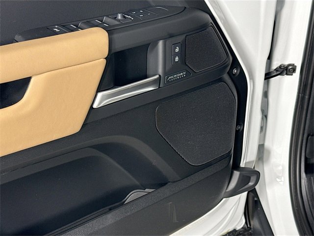 New 2026 Land Rover Defender 110 X-Dynamic SE image 21