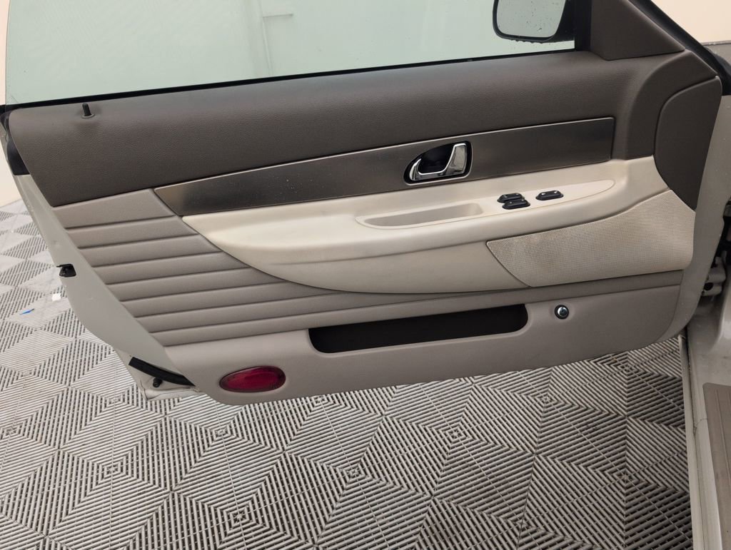 Used 2005 Ford Thunderbird 50th Anniversary image 30