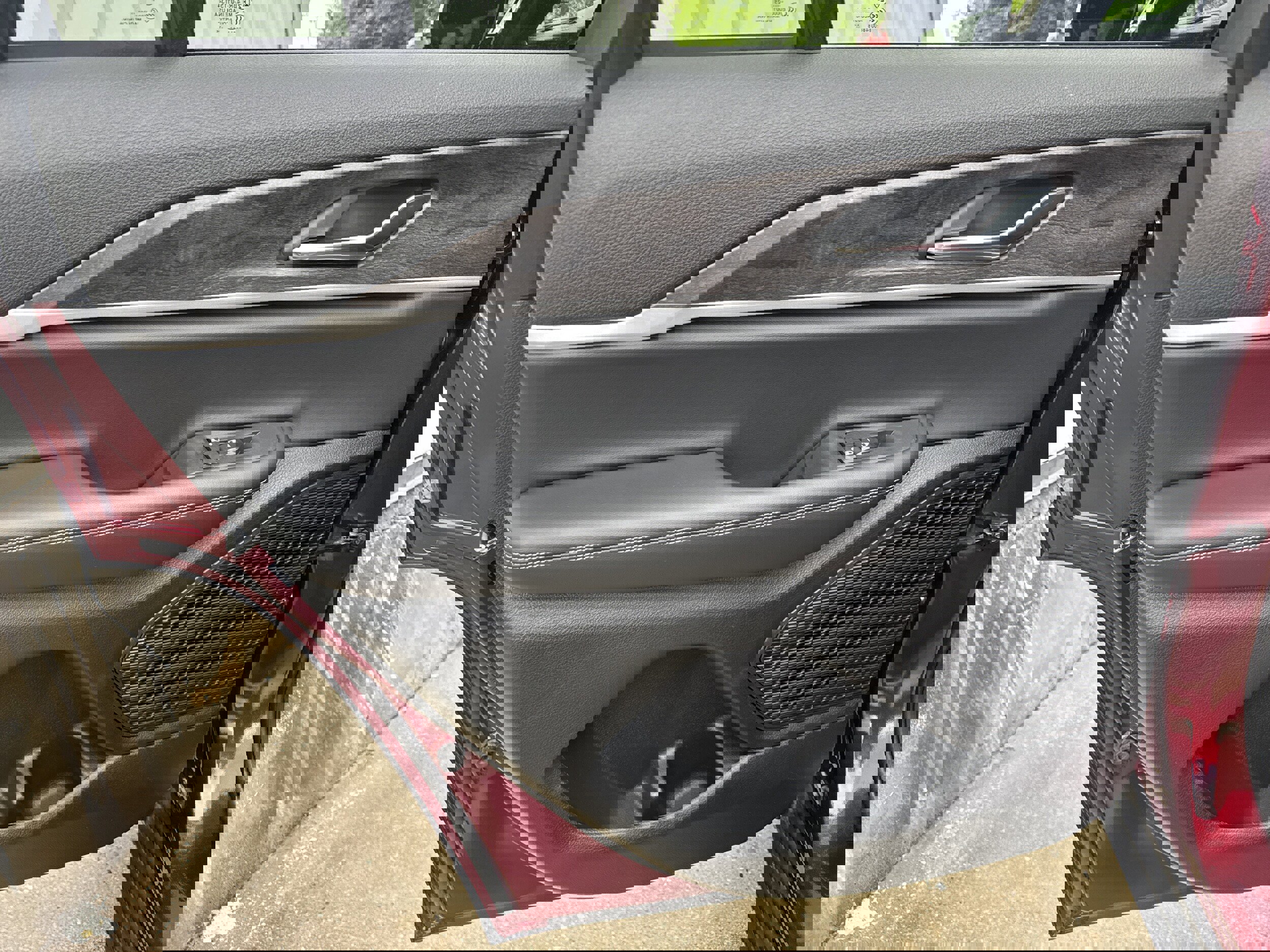 Used 2025 Jeep Grand Cherokee Limited w/ Black Appearance Package AWD/4WD image 10