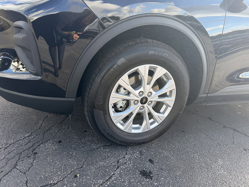 Used 2025 Ford Escape Active w/ Cold Weather Package AWD/4WD image 9