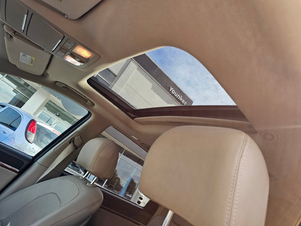 Used 2012 Hyundai Veracruz Limited w/ Entertainment Pkg FWD image 25
