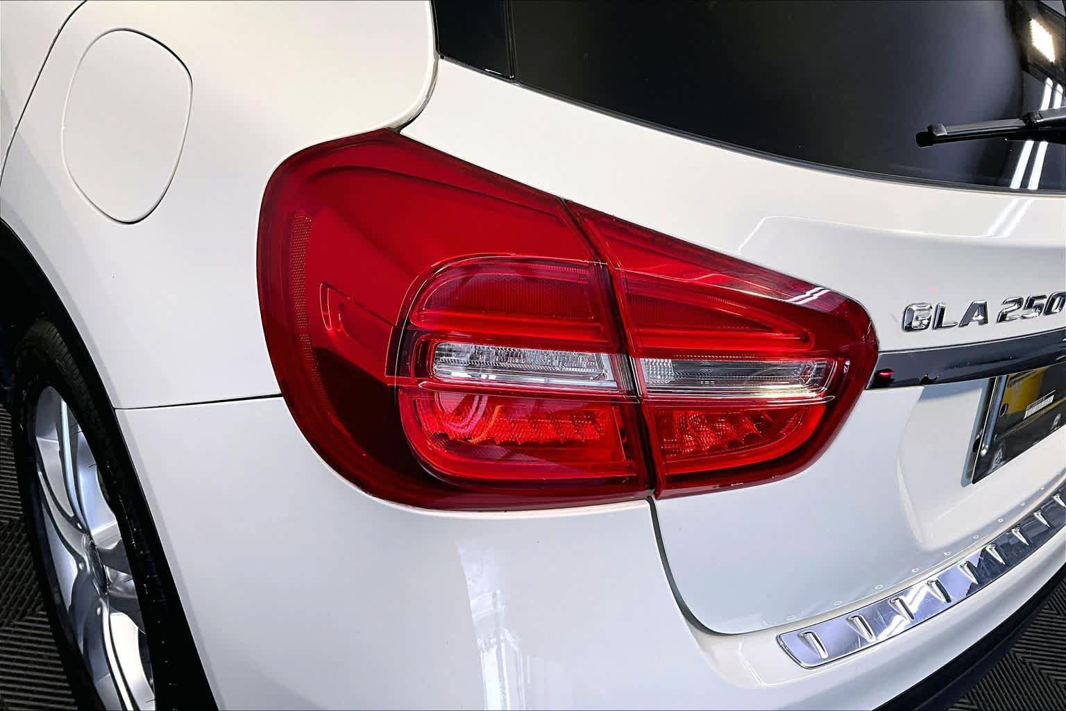 Used 2015 Mercedes-Benz GLA 250 4MATIC image 27