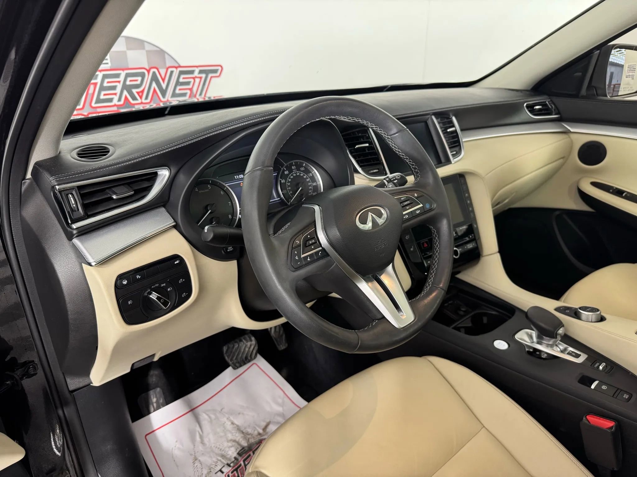 Used 2021 INFINITI QX50 Luxe w/ Cargo Package image 10